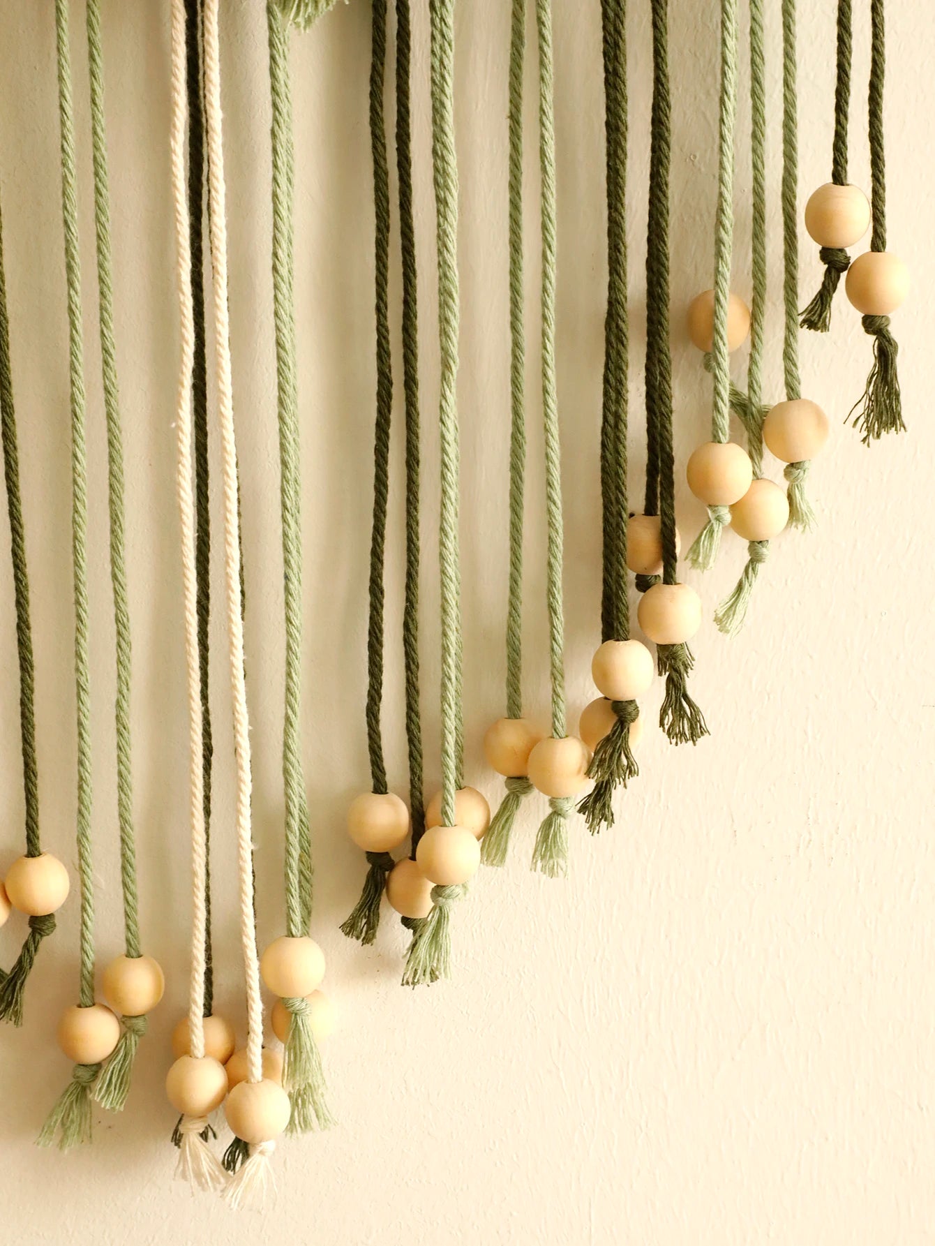 Macramé mural bohème – Feuilles (40 × 96 cm)