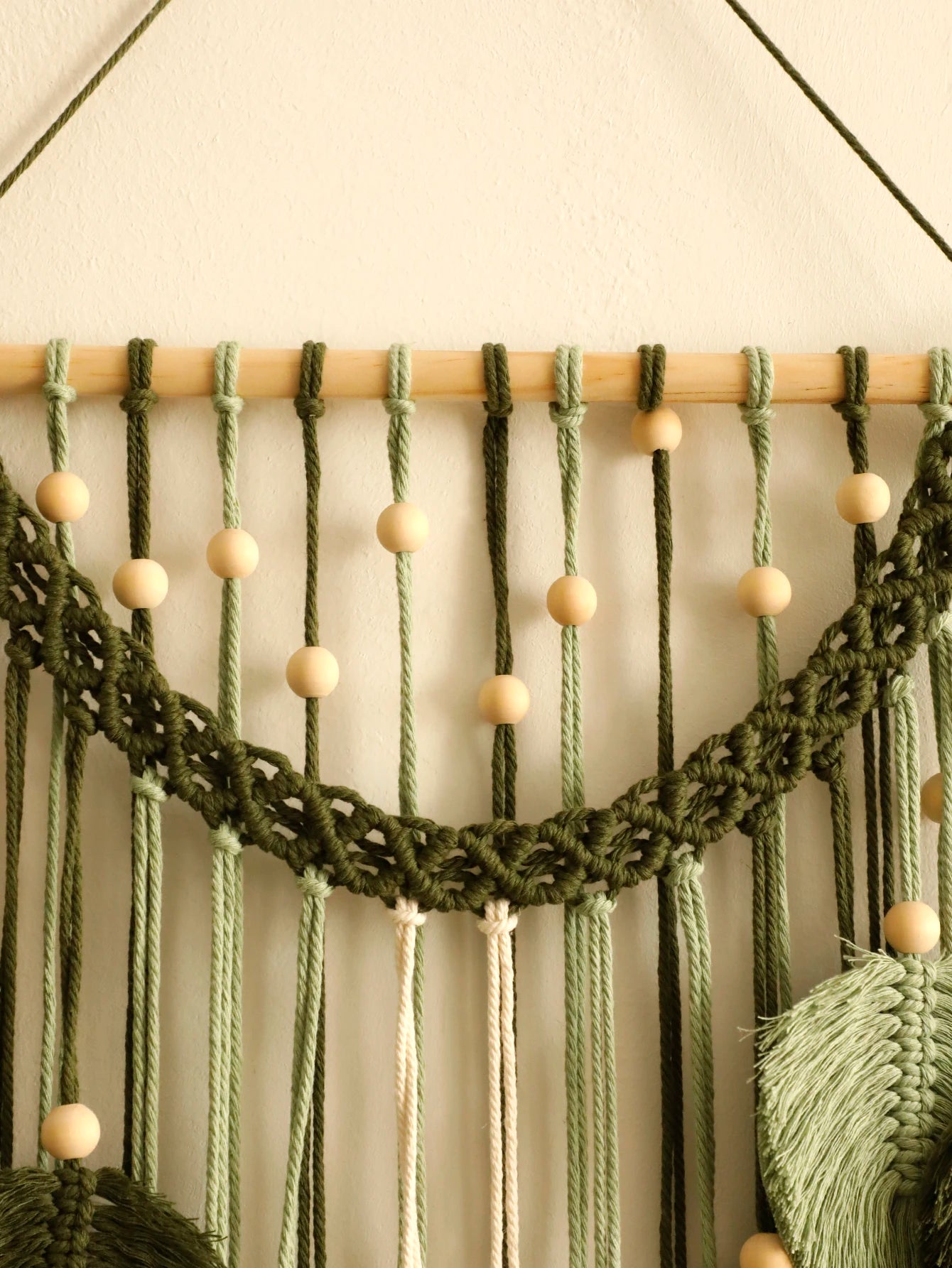Macramé mural bohème – Feuilles (40 × 96 cm)