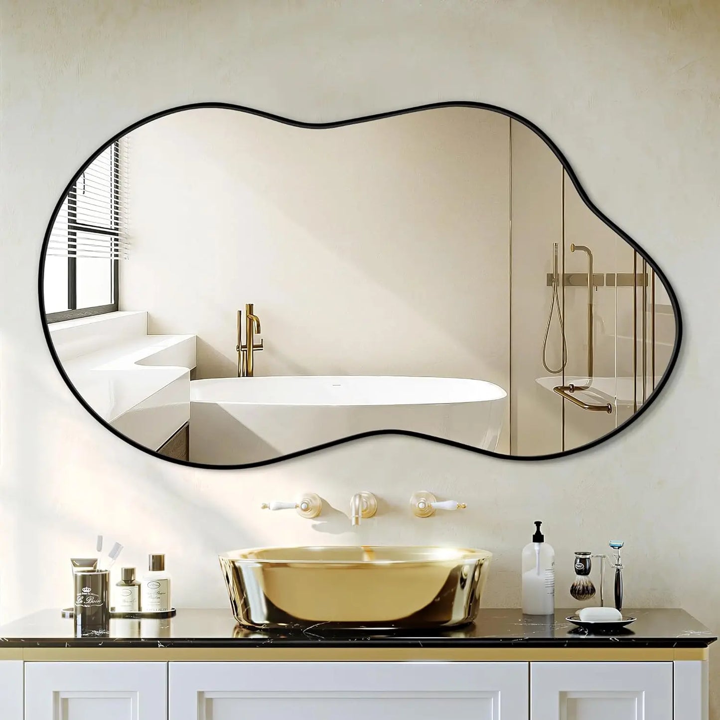 Miroir mural irrégulier doré – 116 x 66 cm