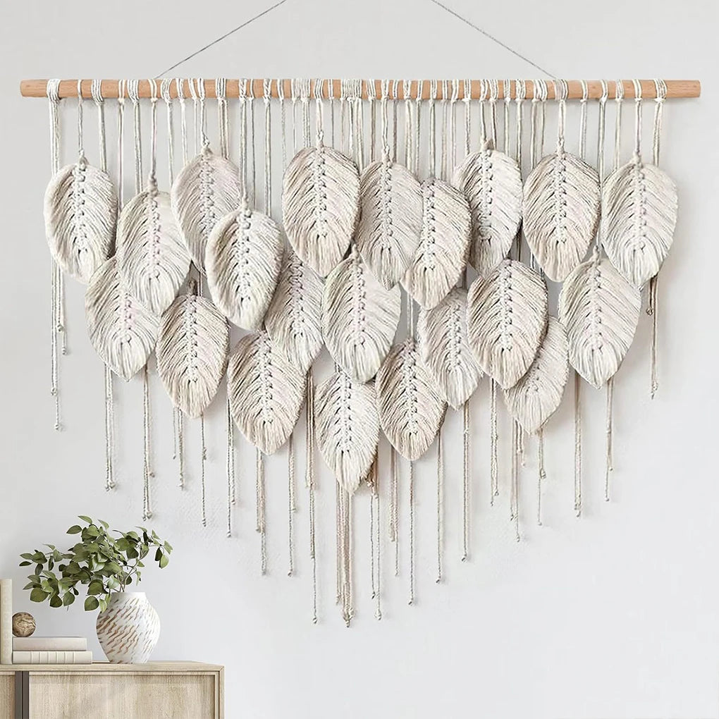 Macramé mural bohème – Plumes tissées à la main (100 × 60 cm)
