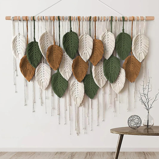 Macramé mural bohème – Plumes tissées à la main (100 × 60 cm)